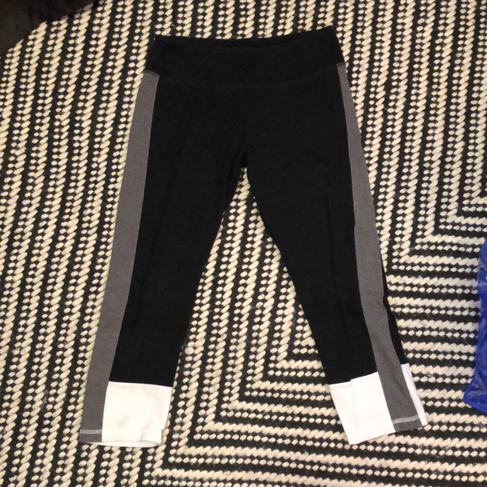 Black cropped leggings